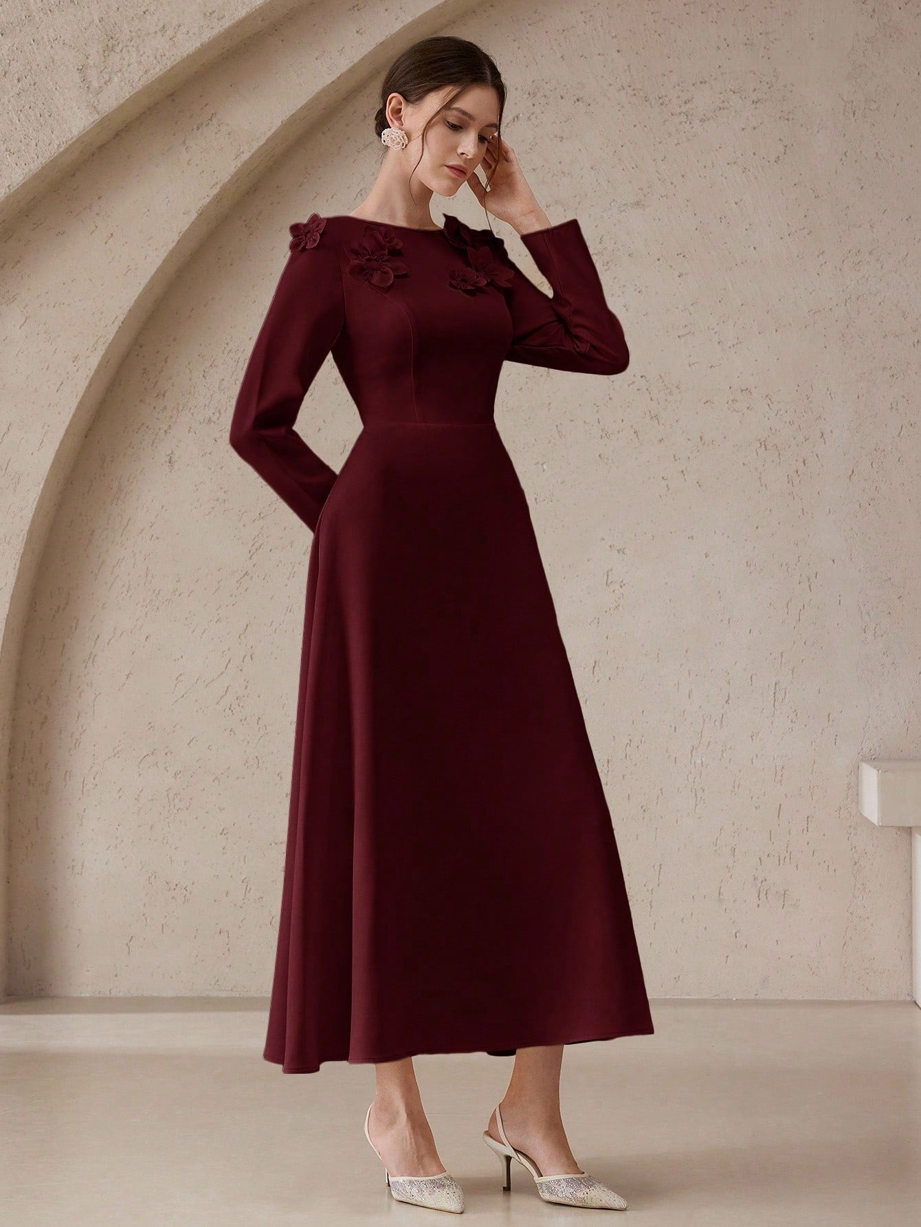 SHEIN Modelyn فستان طويل بلون عنابي بزخرفة زهرية ثلاثية الأبعاد