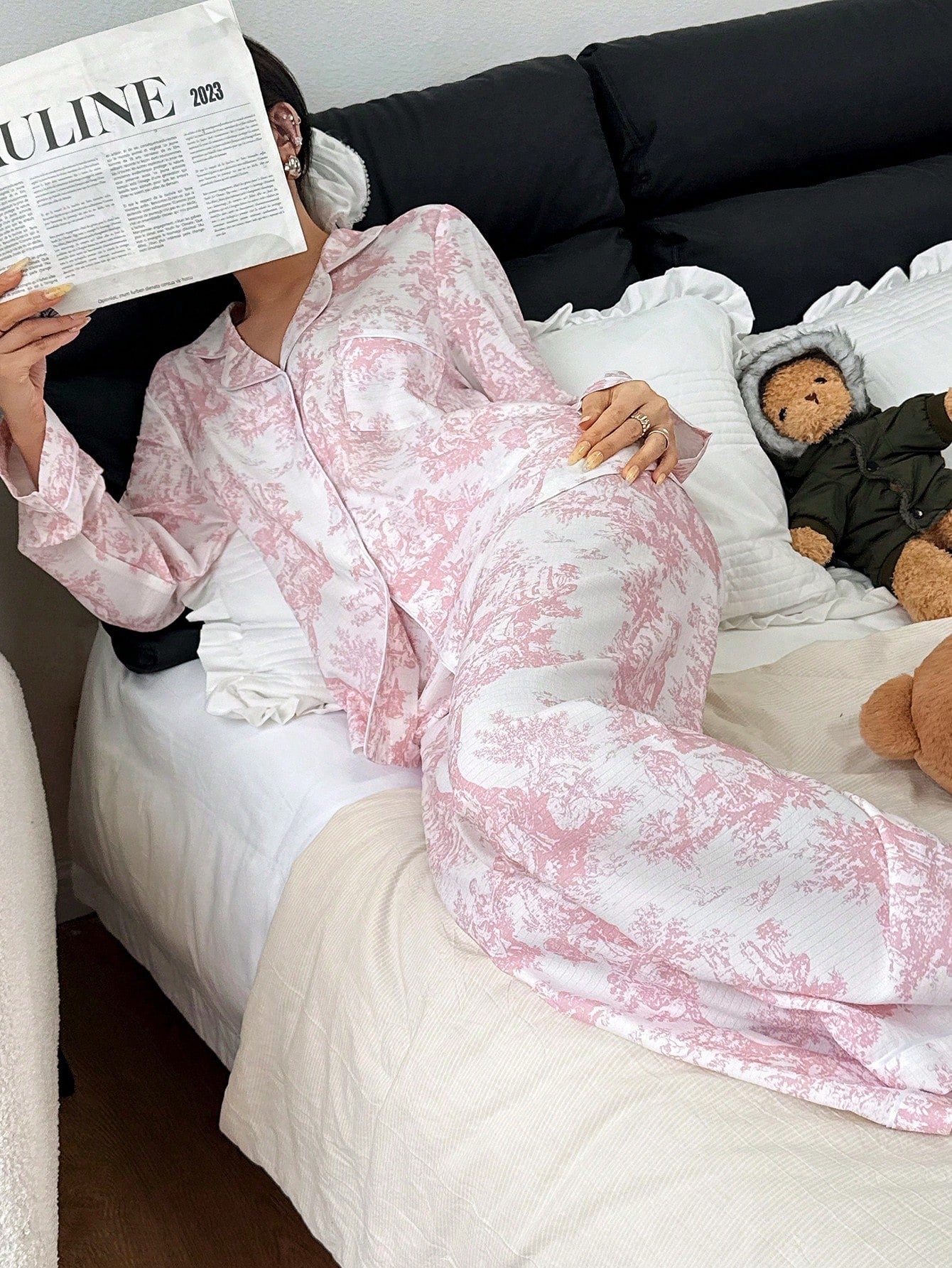 SHEIN مجموعة بيجامة نسائية وردية مطبوعة بياقة كارديجان