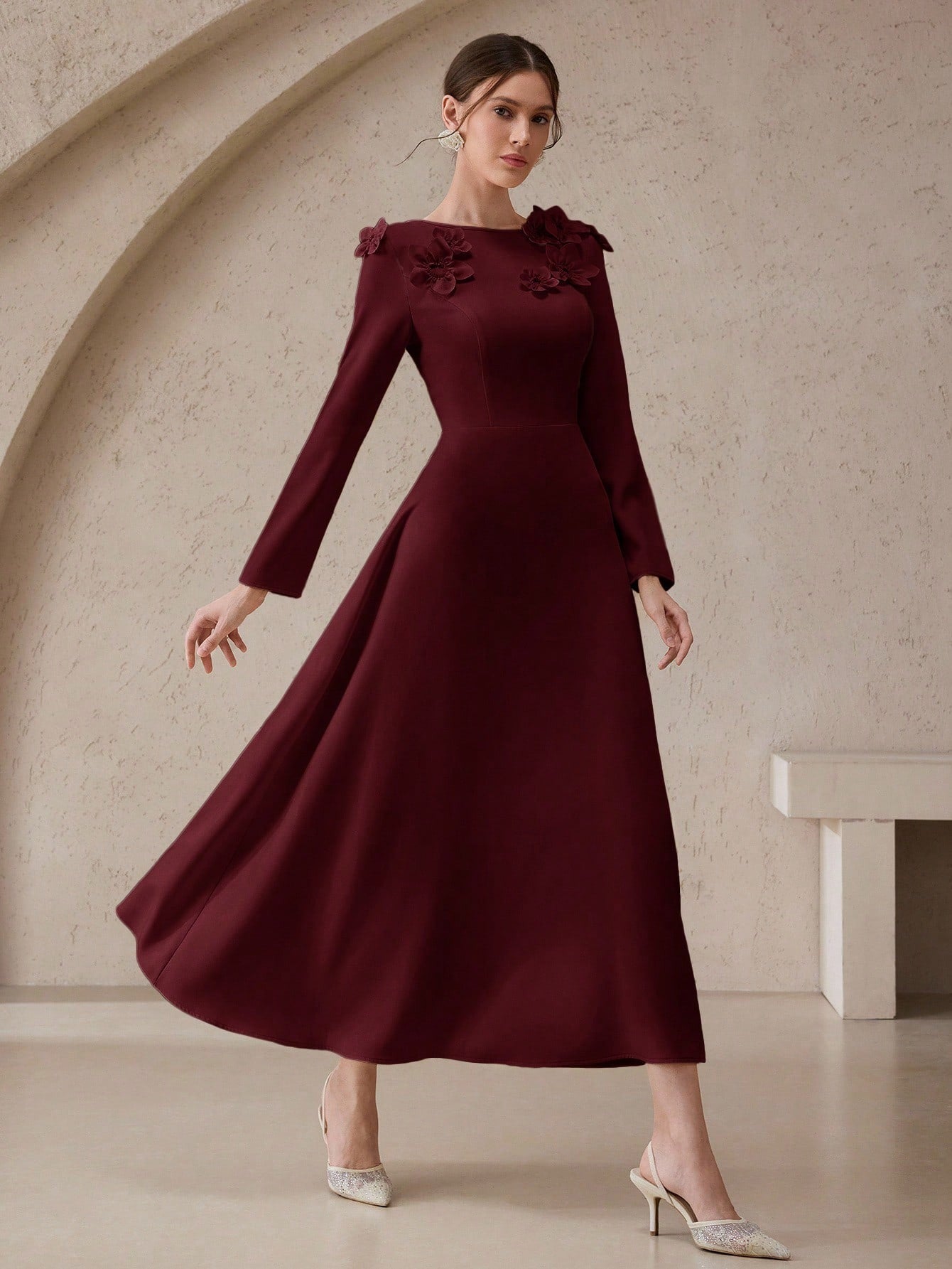 SHEIN Modelyn فستان طويل بلون عنابي بزخرفة زهرية ثلاثية الأبعاد