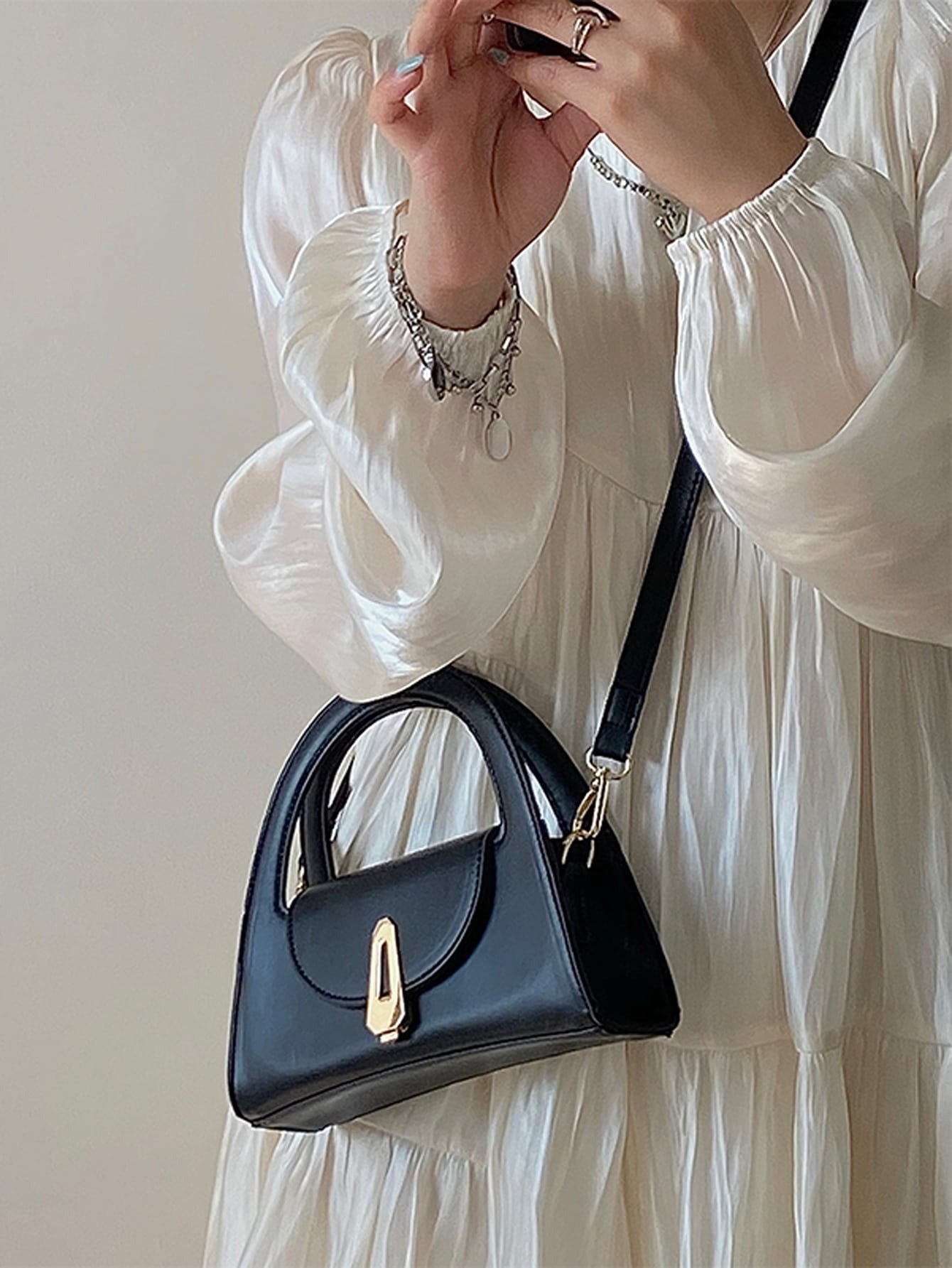 SHEIN حقيبة كتف صغيرة سوداء عصرية