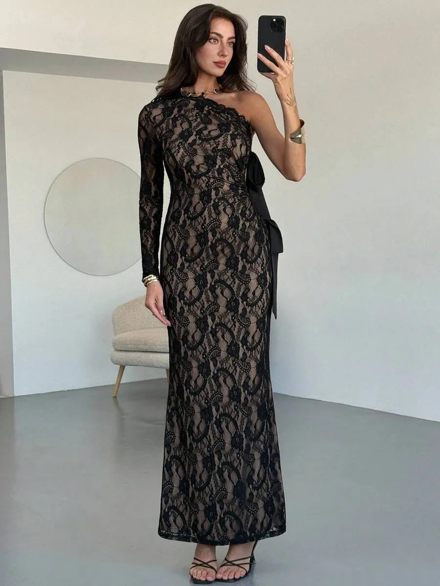 SHEIN Aloruh فستان أسود ماكسي بأكمام طويلة ودانتيل بكتف غير متماثل وفيونكة