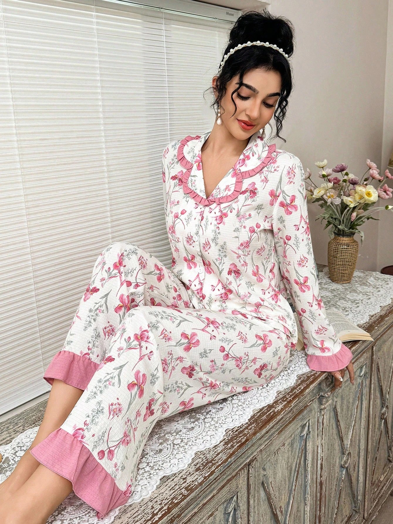 SHEIN CottageSlumbe بيجامة نسائية علوية بطبعة زهور وبنطال طويل