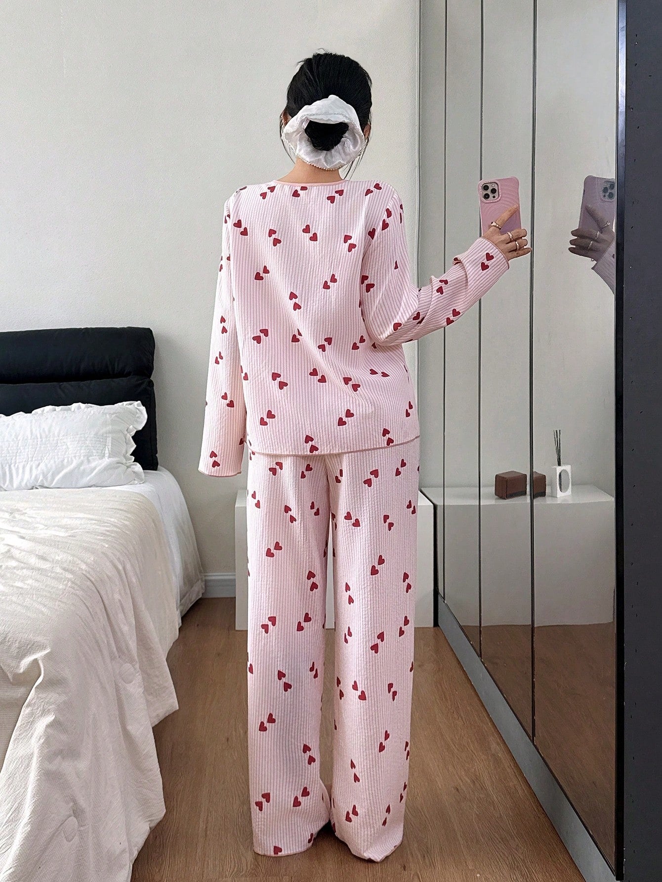 SHEIN Snug Zone بيجامة نسائية كاجوال بعلوية مخططة وبنطلون بأكمام طويلة