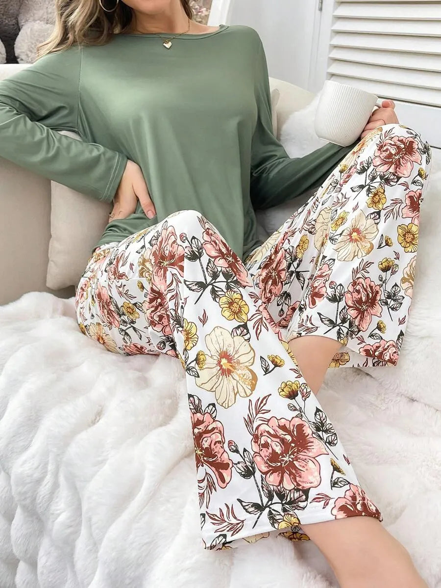 SHEIN طقم بيجامة قطعتين ببلوزة سادة وبنطلون بطبعة زهور متعدد الألوان