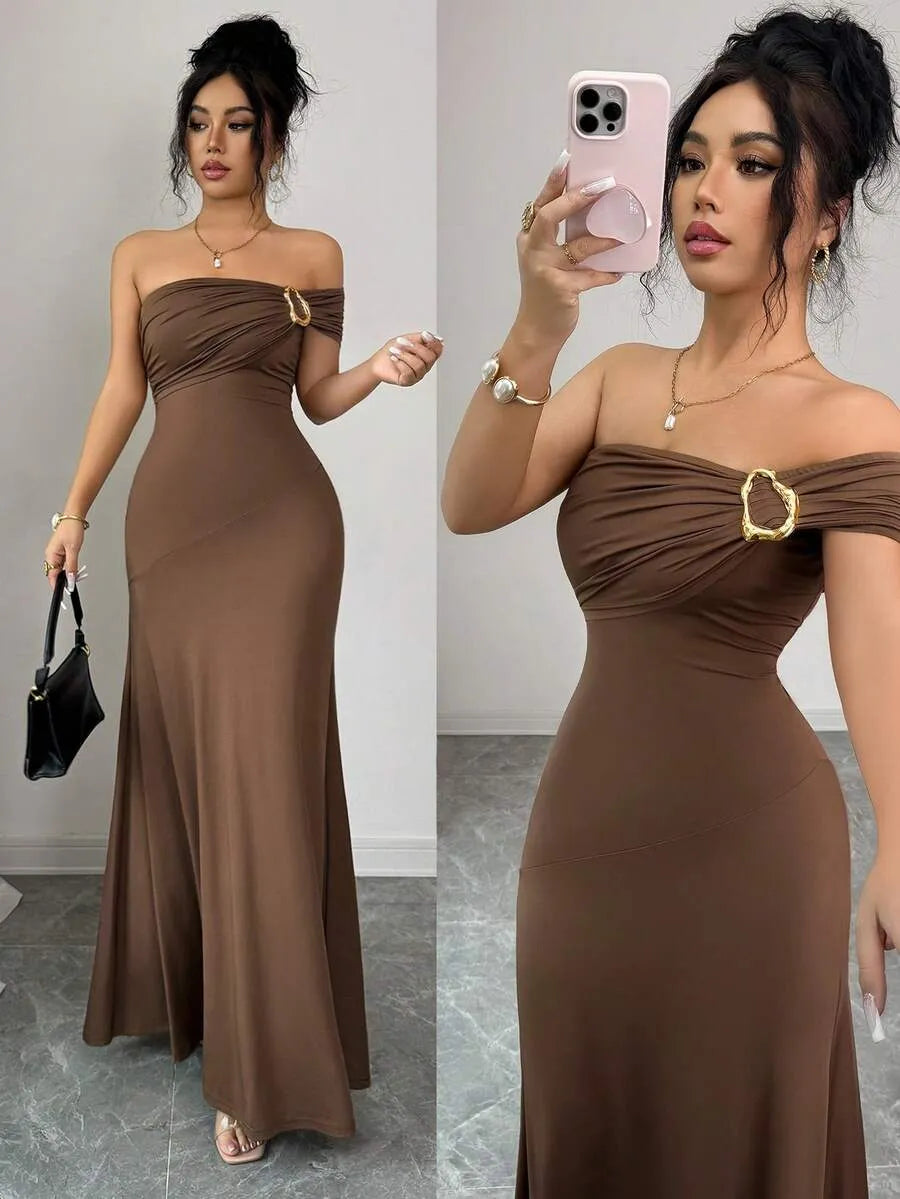 SHEIN Raffinéa فستان طويل أوف شولدر بزخرفة معدنية وخصر محدد بني