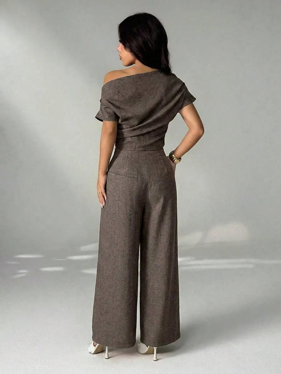 SHEIN PETITE طقم نسائي من قطعتين: بلوزة بياقة قارب واسعة وبنطال واسع الساق