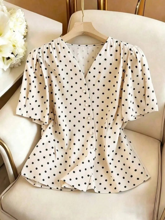 SHEIN GlowEve بلوزة بطبعة نقاط سوداء بأزرار أمامية
