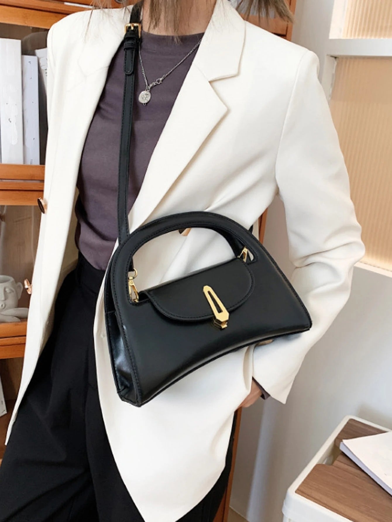 SHEIN حقيبة كتف صغيرة سوداء عصرية