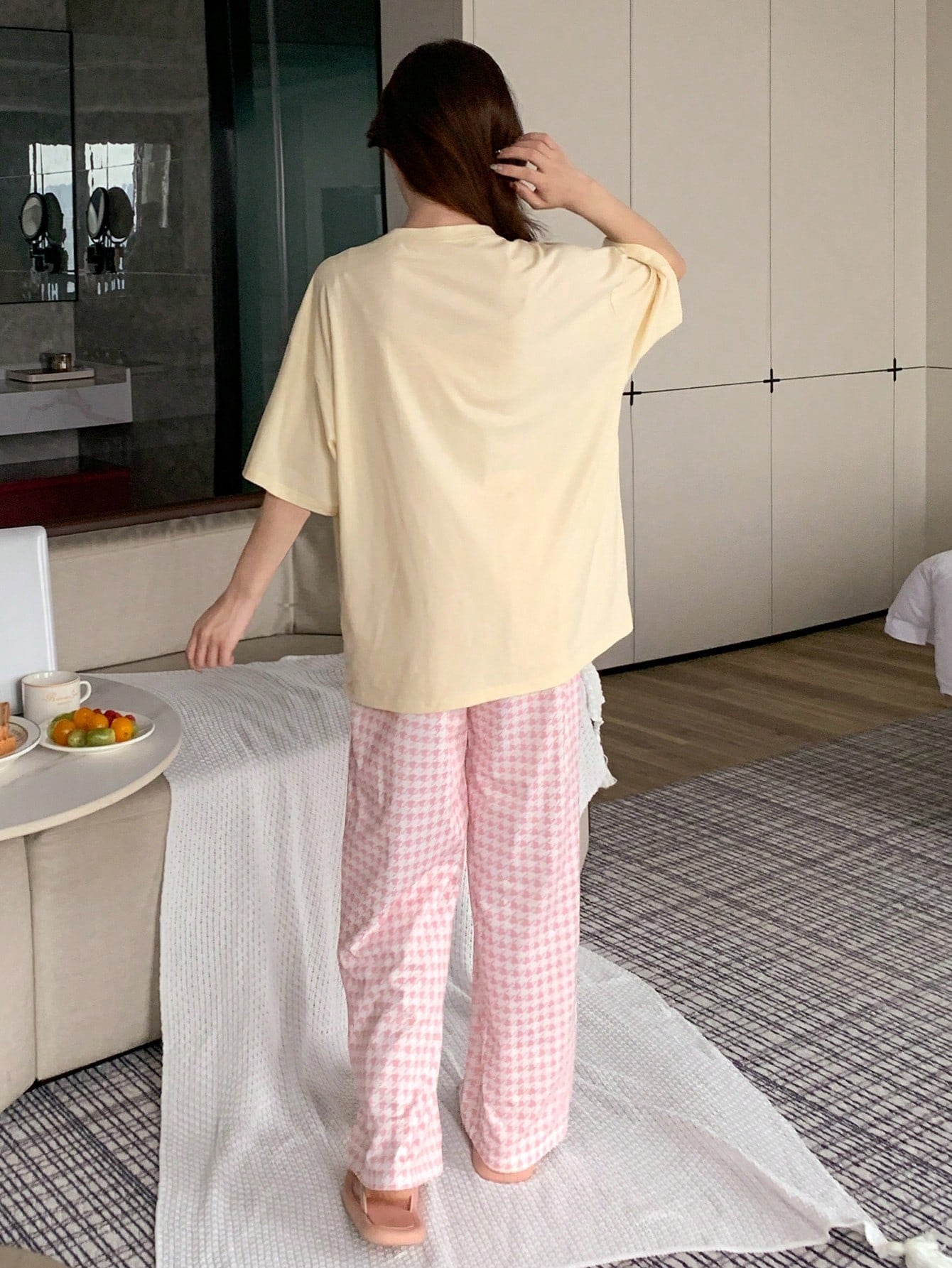 SHEIN DAZY طقم بيجامة فضفاض تي شيرت بطبعة قلب