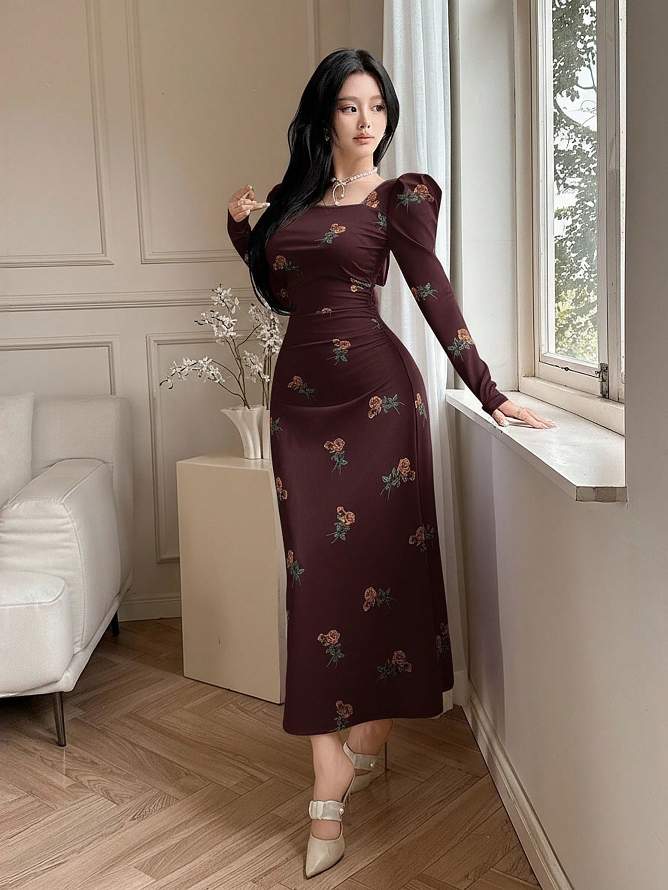 SHEIN Feyla فستان متوسط الطول مطبوع بزهور بأكمام منتفخة