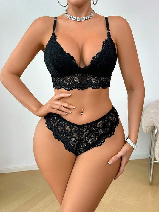 SHEIN طقم ملابس داخلية من الدانتيل باللون الأسود
