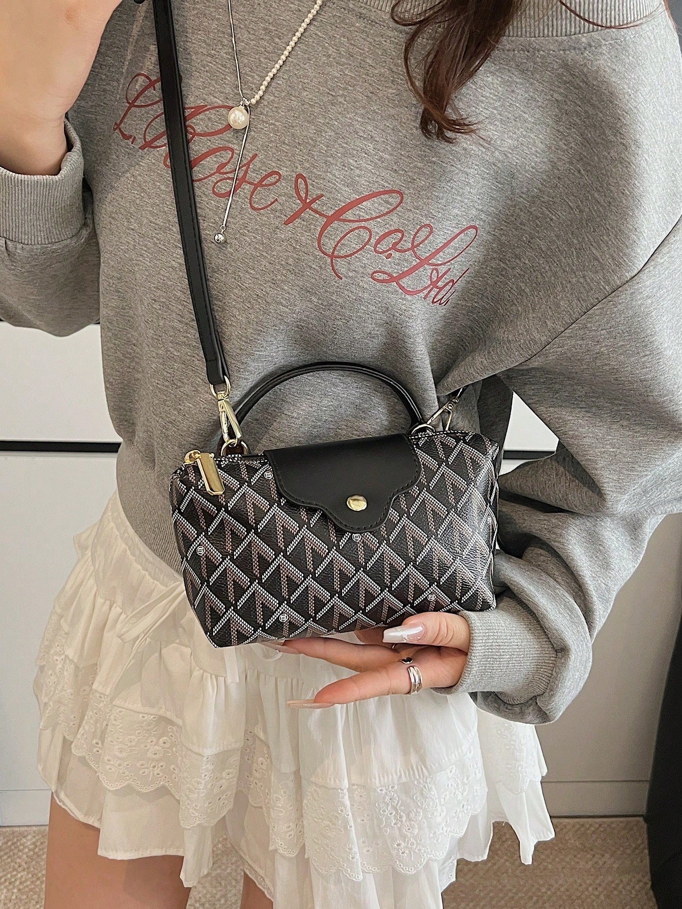 SHEIN حقيبة كروس بودي نسائية من نايلون بتصميم مغناطيسي كاجوال وعصرية