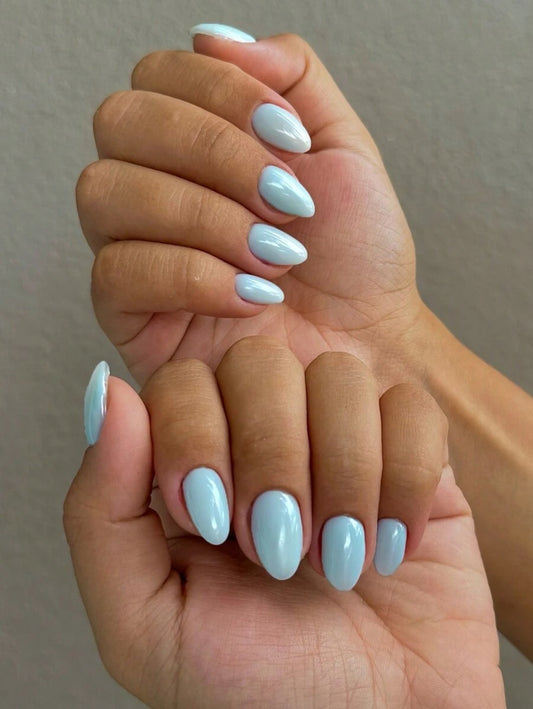 SHEIN طقم أظافر صناعية قصيرة بتصميم فرنسي أزرق فاتح