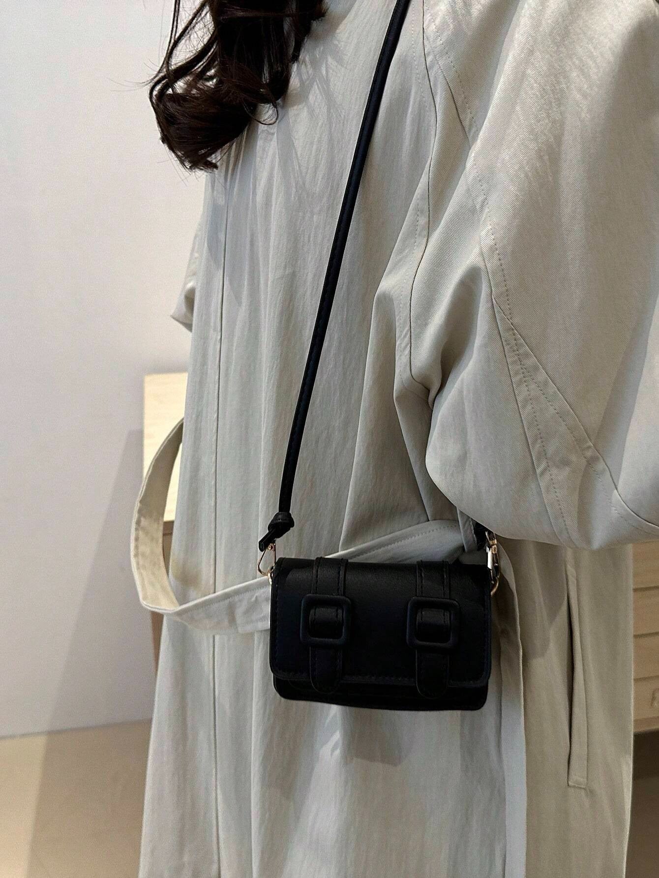SHEIN حقيبة كتف صغيرة قابلة للقلب بلون أسود
