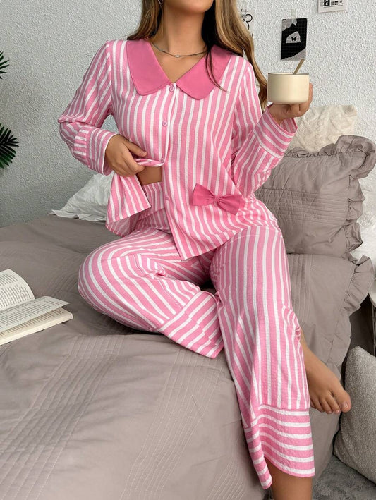 SHEIN SweetSlumber طقم بيجامة ناعم  بأكمام طويلة بلون وردي و ياقة بشكل فيونكة