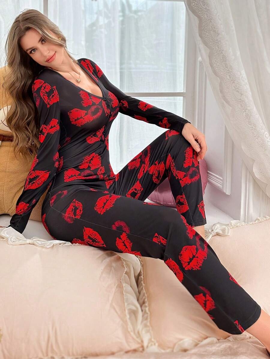 SHEIN جمبسوت نوم برسمة شفاه حمراء