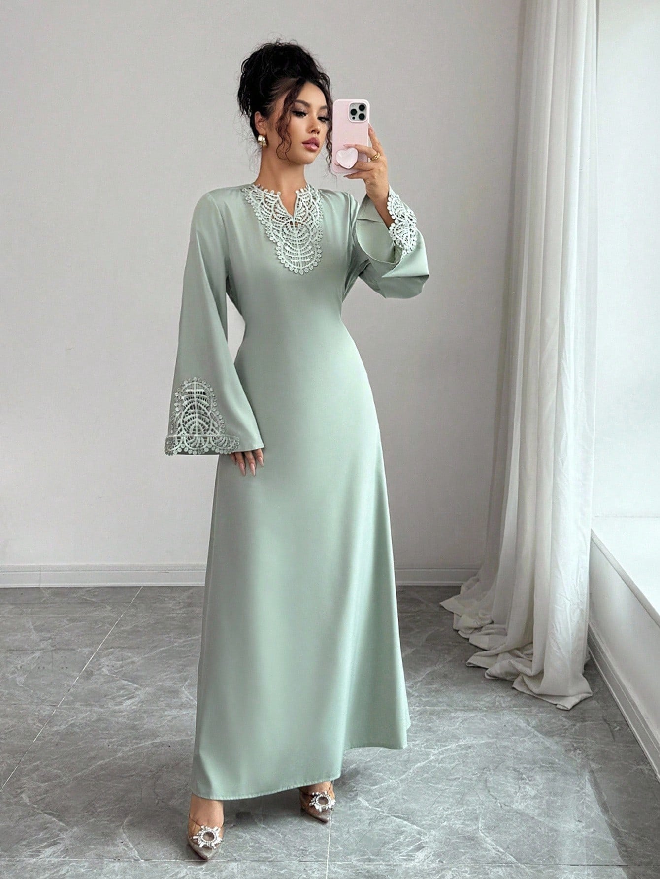 SHEIN Rafferiza رداء فضفاض بياقة V وكشكشة في الذيل وأكمام طويلة