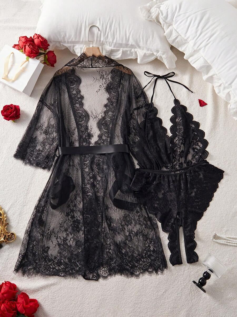 SHEIN بدلة نوم من الدانتيل والتطريز الناعم بقماش مرن