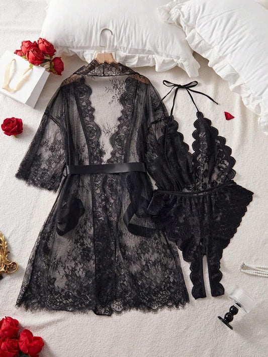 SHEIN بدلة نوم من الدانتيل والتطريز الناعم بقماش مرن