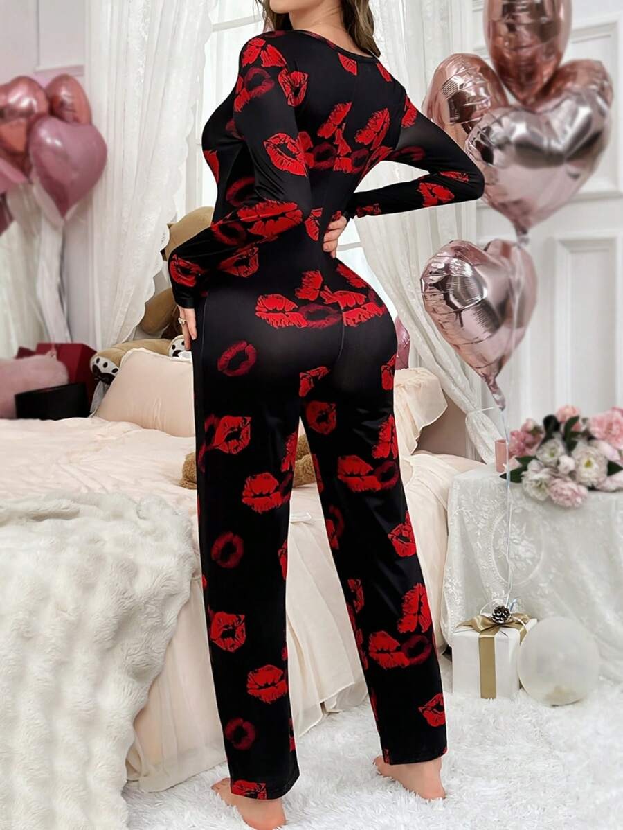 SHEIN جمبسوت نوم برسمة شفاه حمراء