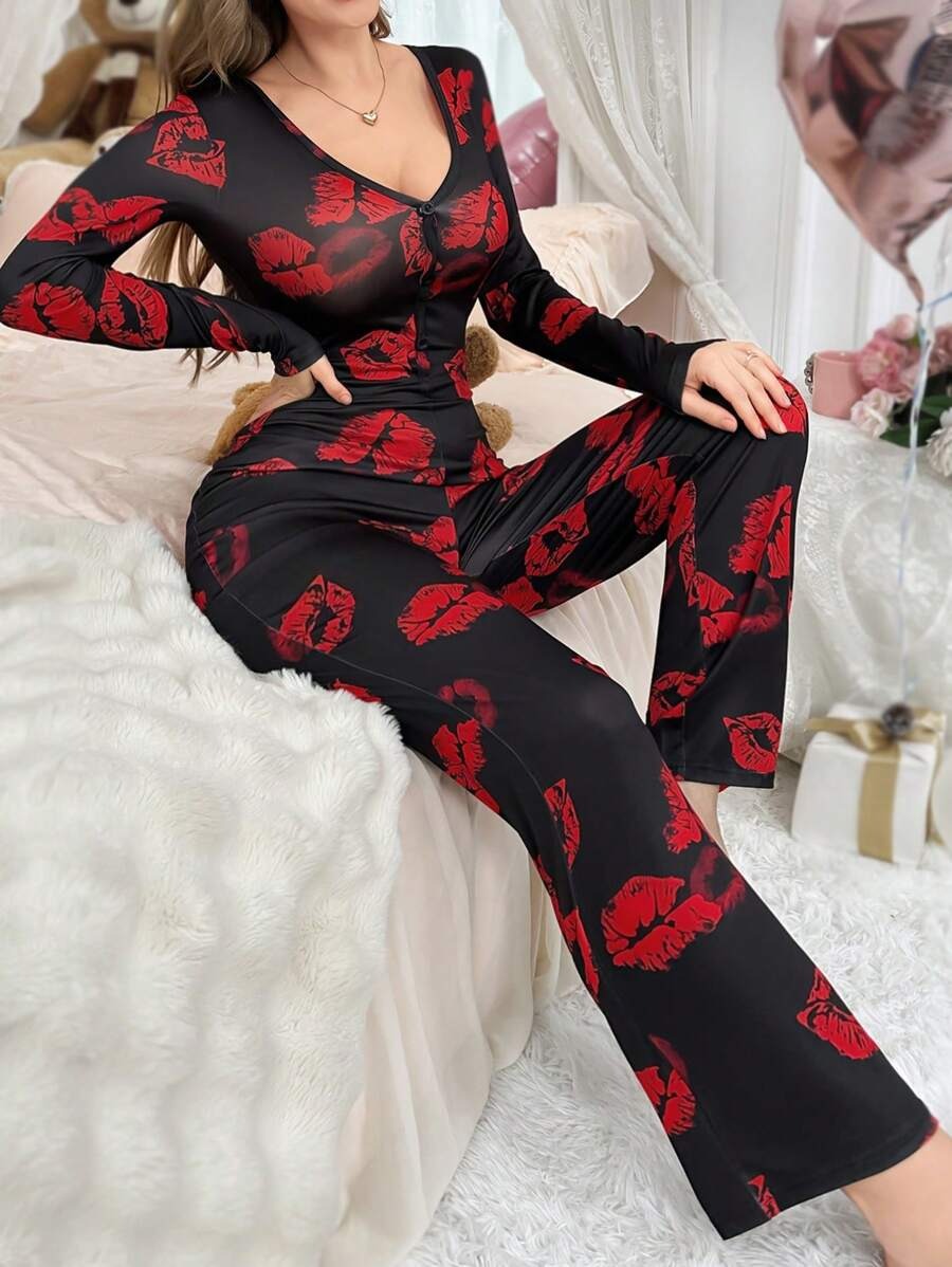 SHEIN جمبسوت نوم برسمة شفاه حمراء