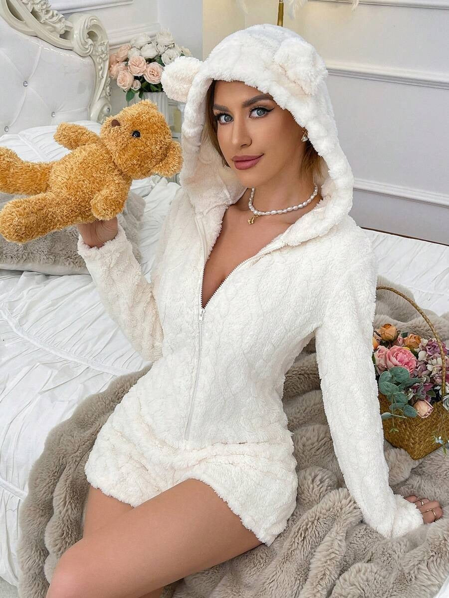 SHEIN بذلة نوم نسائية مخملية بتطريز دب