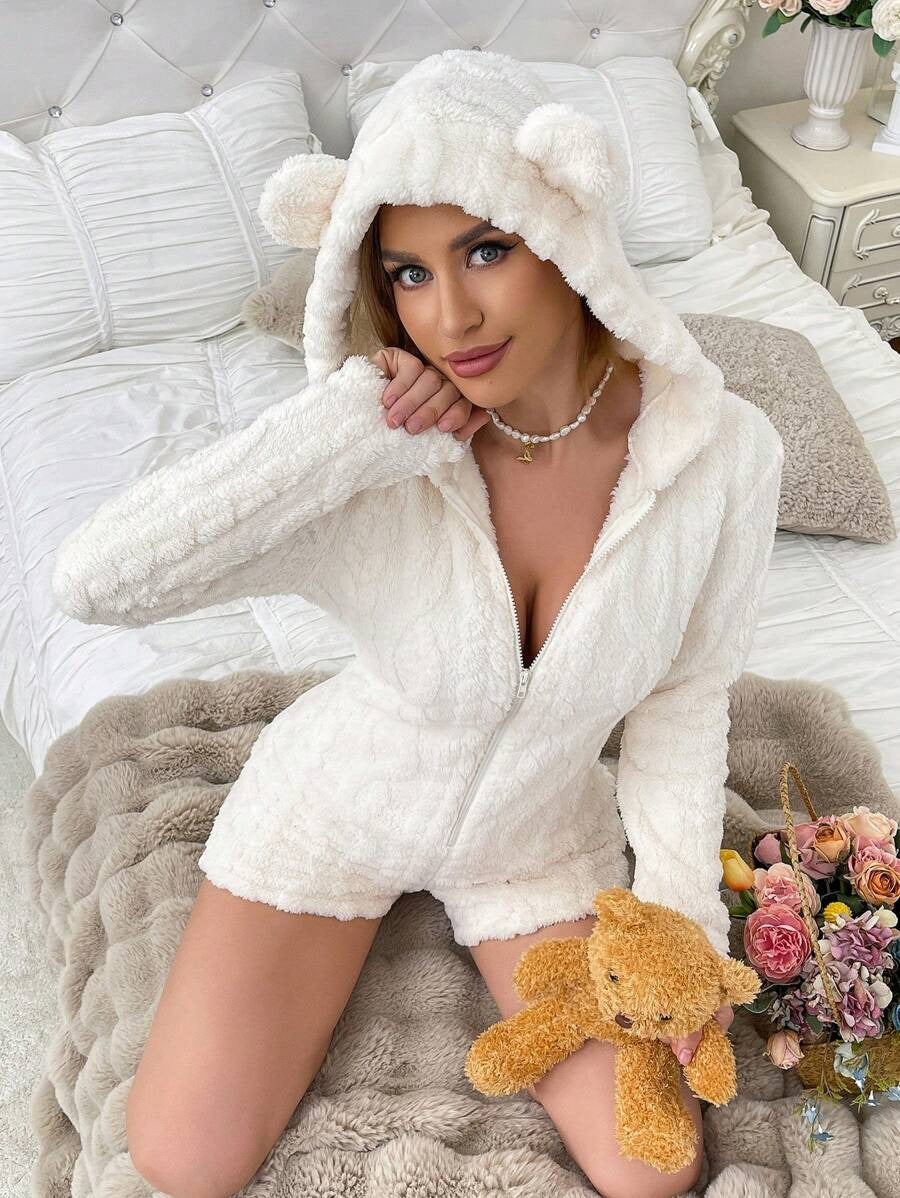 SHEIN بذلة نوم نسائية مخملية بتطريز دب