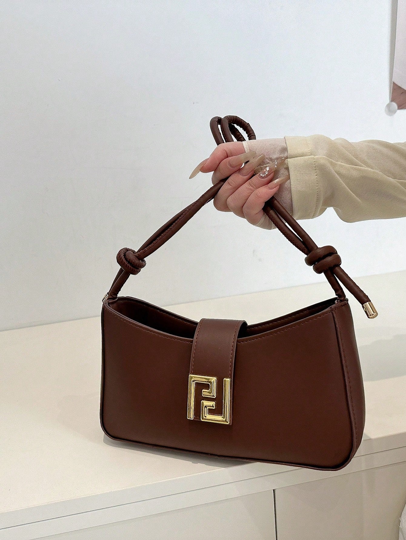 SHEIN حقيبة كتف نسائية فاخرة متعددة الاستخدامات بلون أحادي