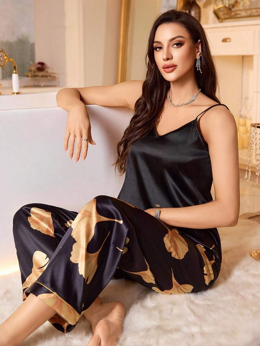 SHEIN طقم بيجامة حريري أنيق بلون أسود