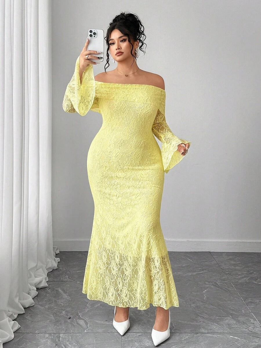 SHEIN Elenzga فستان طويل مكشوف الكتف مزين بالدانتيل والزهور بلون أصفر