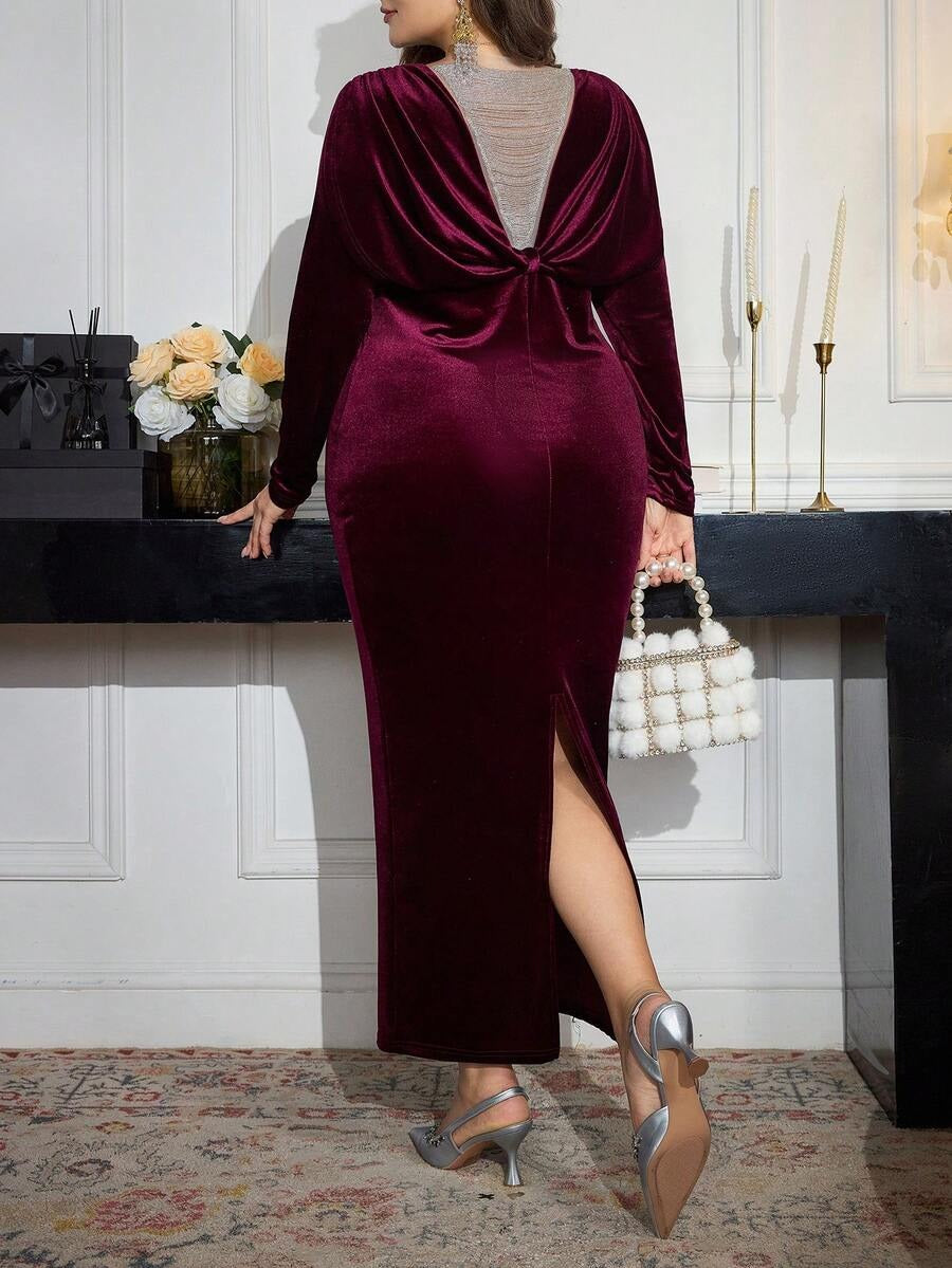 SHEIN Modelyn فستان عنابي مزين باللؤلؤ من القطيفة للمقاسات الكبيرة