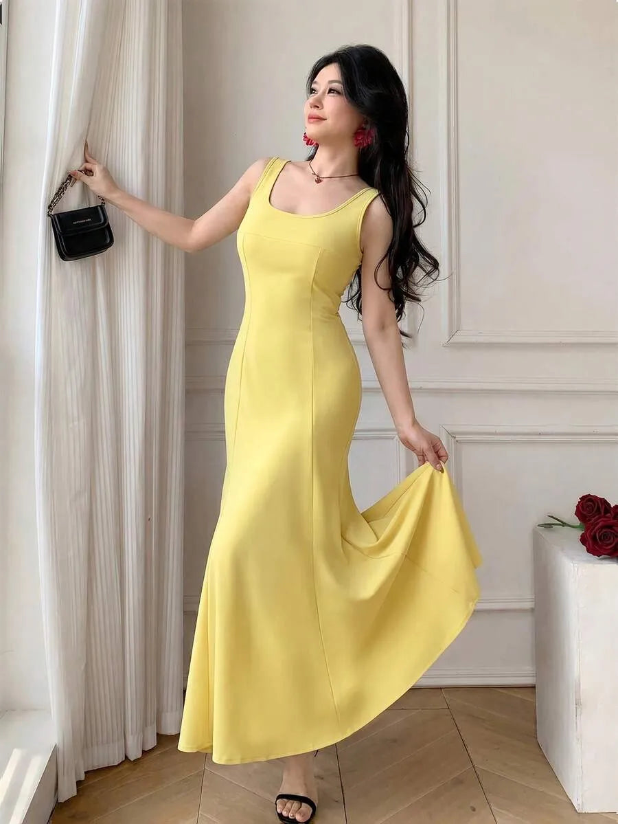 SHEIN Celisse فستان ميدي فرنسي بدون أكمام بفتحة وتحديد خصر