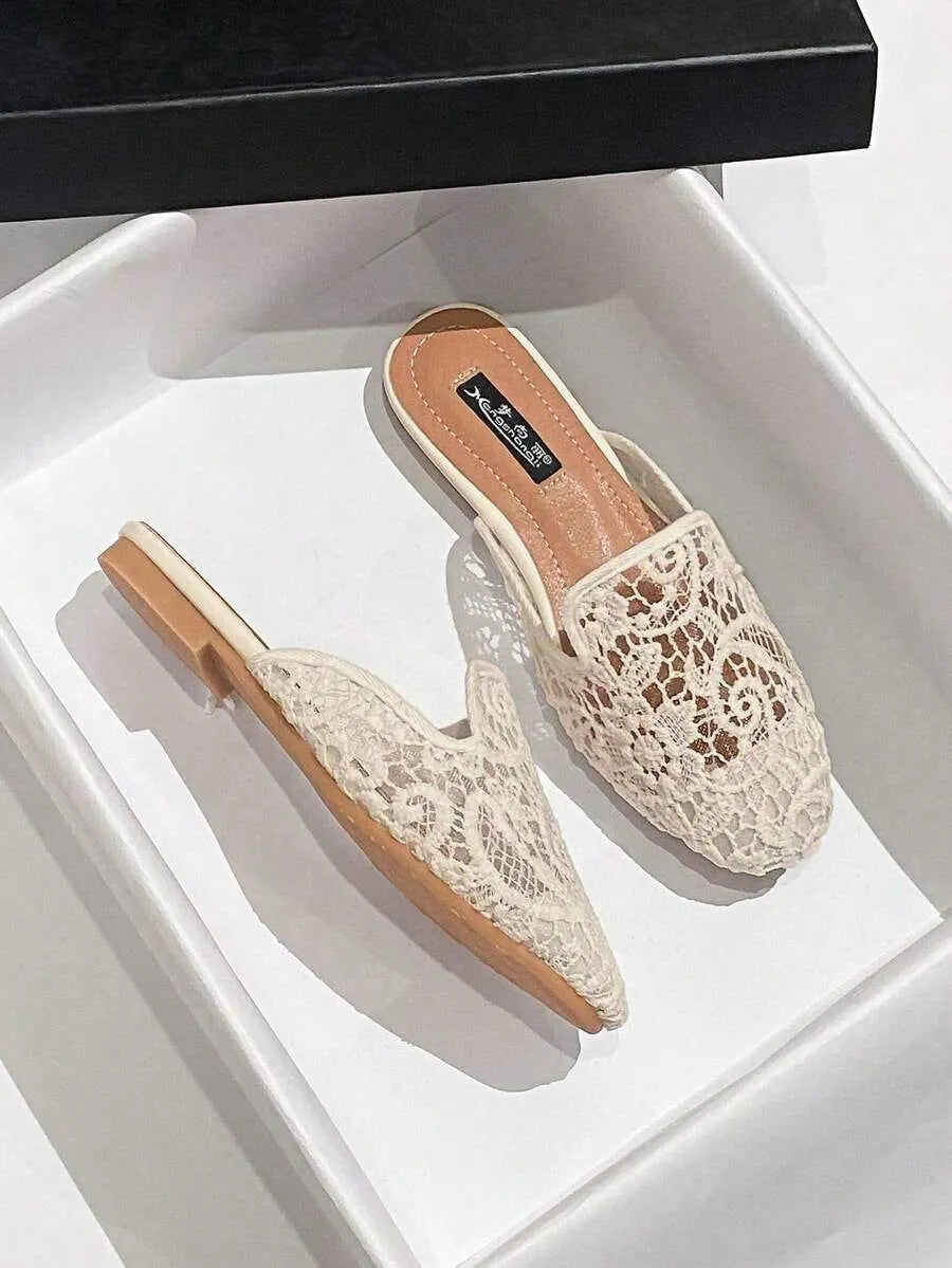 SHEIN Mengshangli صنادل نسائية مسطحة مفرغة بتصميم بوهيمي
