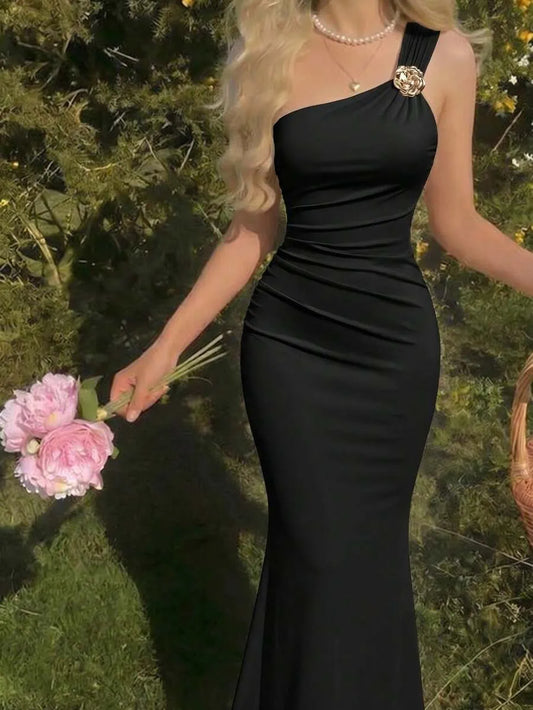 SHEIN Skyraze فستان مع ذيل حورية البحر ودبوس ذهبي بلون اسود