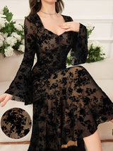 SHEIN Modelyn فستان اسود بأكمام واسعة مزخرف بالورود