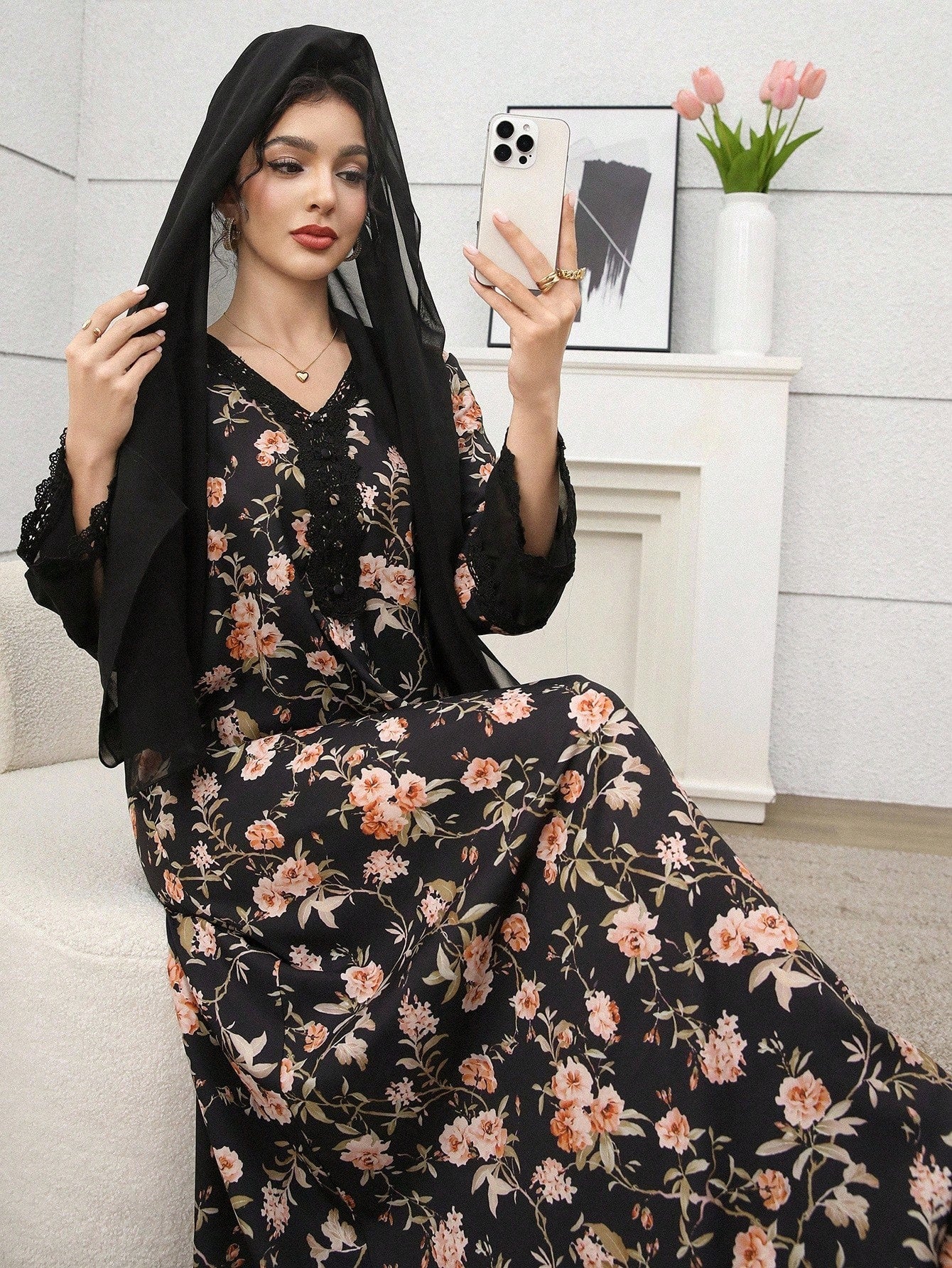 SHEIN Yasmyna فستان وردي بطبعات زهرية على الطراز العربي مع وشاح