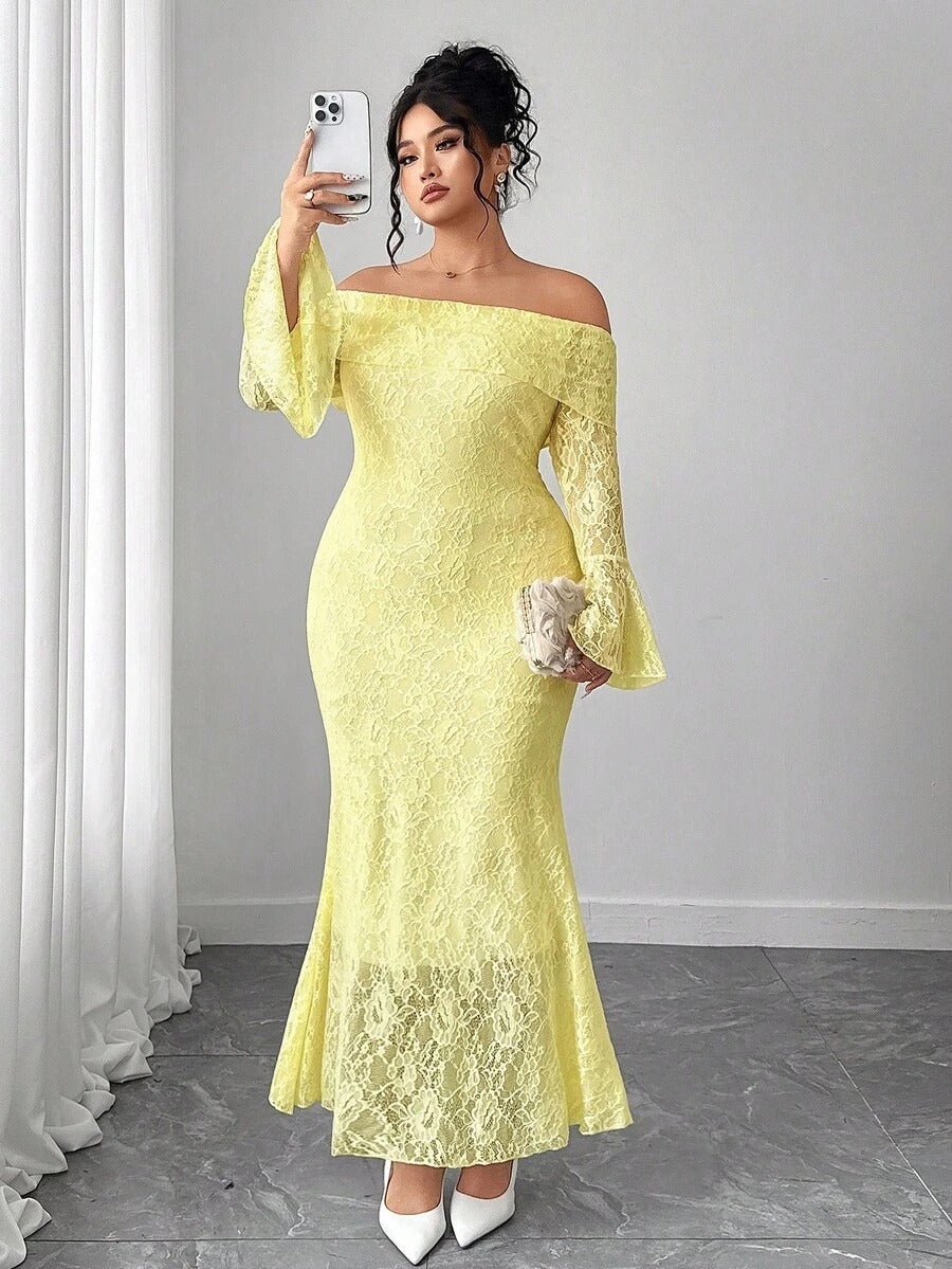 SHEIN Elenzga فستان طويل مكشوف الكتف مزين بالدانتيل والزهور بلون أصفر