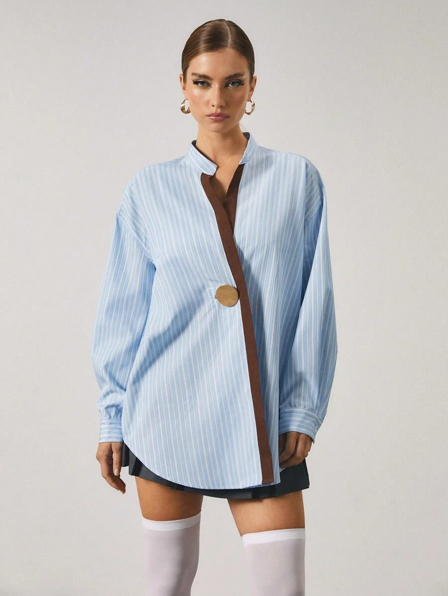 SHEIN Athîral قميص نسائي مخطط بتصميم مائل وطرف بني