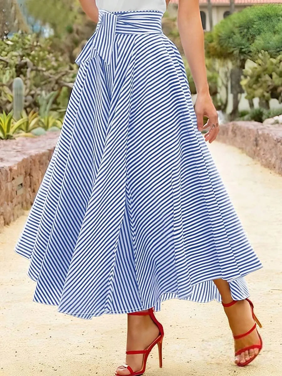 SHEIN تنورة ماكسي مخططة فضفاضة بقصة A-Line مع حزام خصر مربط