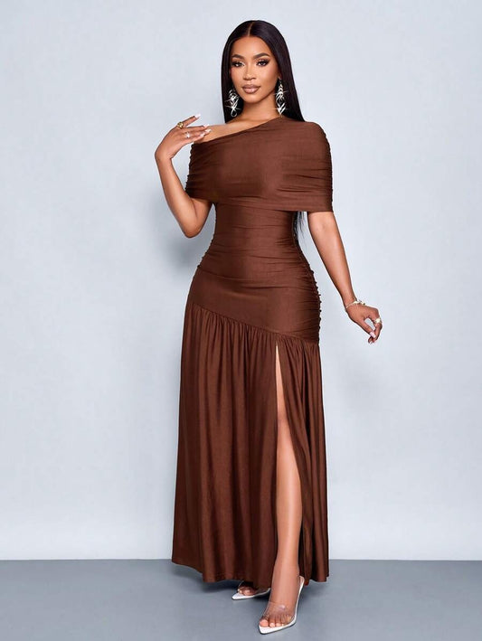 SHEIN SOLERSUN فستان ماكسي حريري بكتف مكشوف وشق أمامي