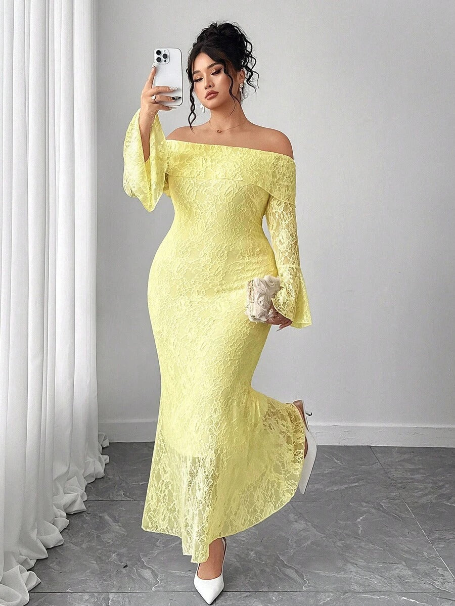 SHEIN Elenzga فستان طويل مكشوف الكتف مزين بالدانتيل والزهور بلون أصفر