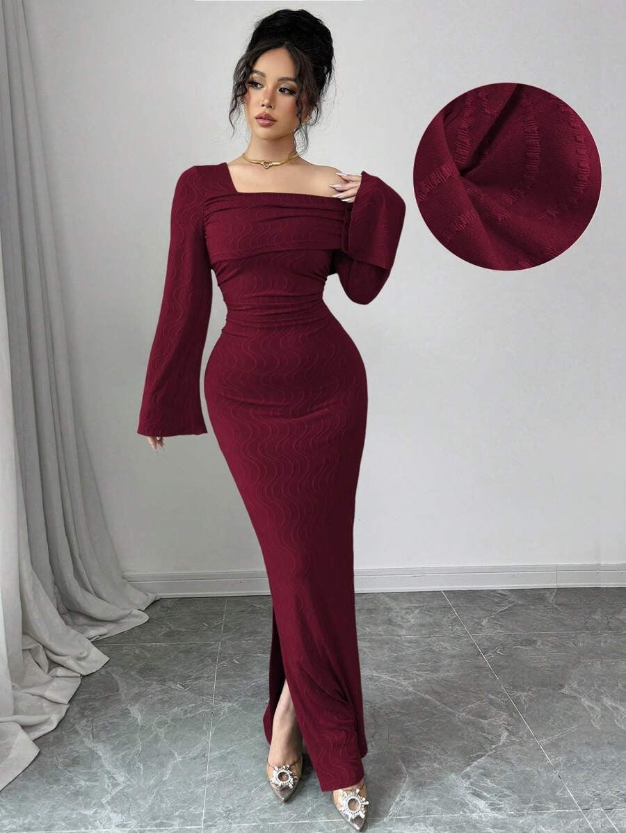 SHEIN Modelyn فستان جاكارد بياقة مائلة وأكمام طويلة