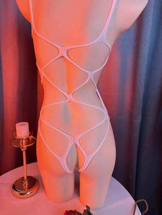 SHEIN بوديسوت أبيض مفرغ بحمالات رفيعة
