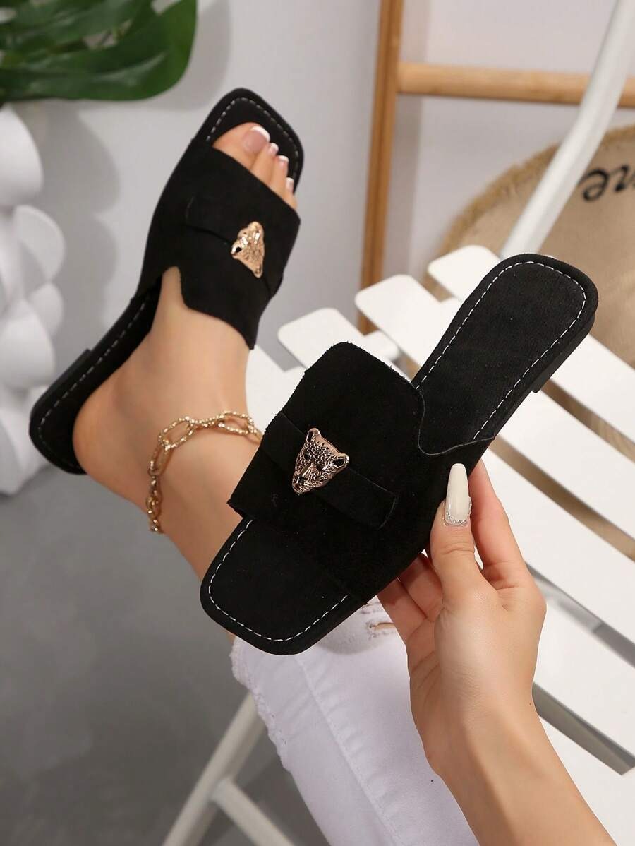 SHEIN صندل نسائي مسطح لون أسود مزين بأكسسوار