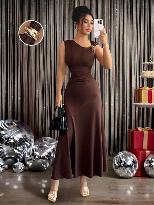 SHEIN فستان بني طويل مزين بأزرار معدنية