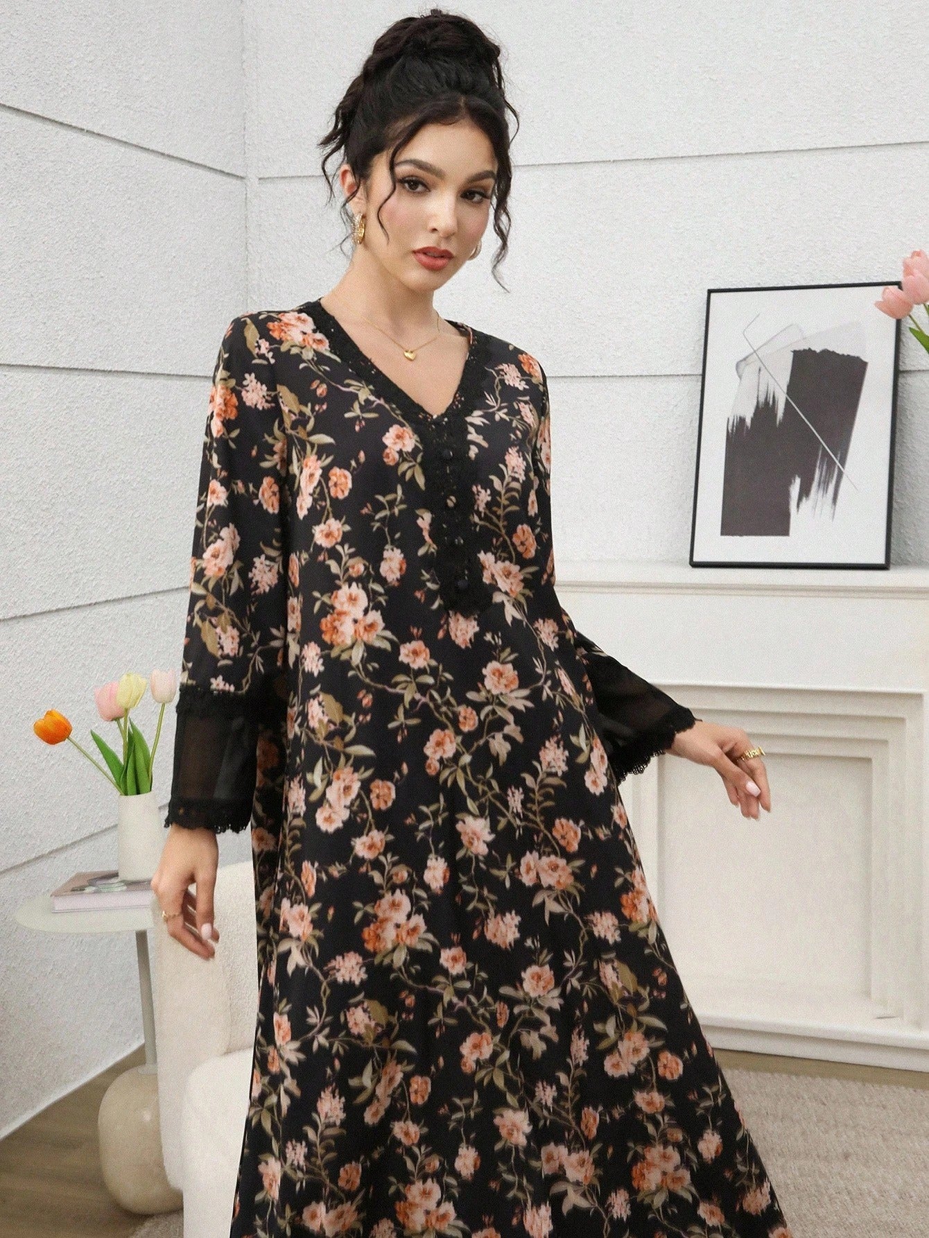 SHEIN Yasmyna فستان وردي بطبعات زهرية على الطراز العربي مع وشاح