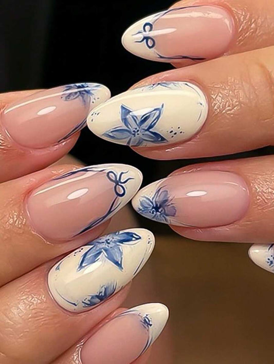 SHEIN أظافر لوزية قصيرة أزرق داكن بزهور ناعمة