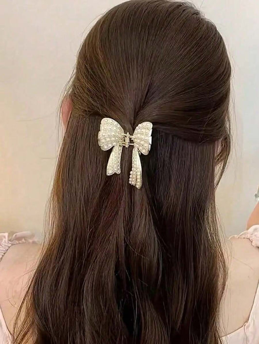 SHEIN مشبك شعر بشكل فراشة ذهبية