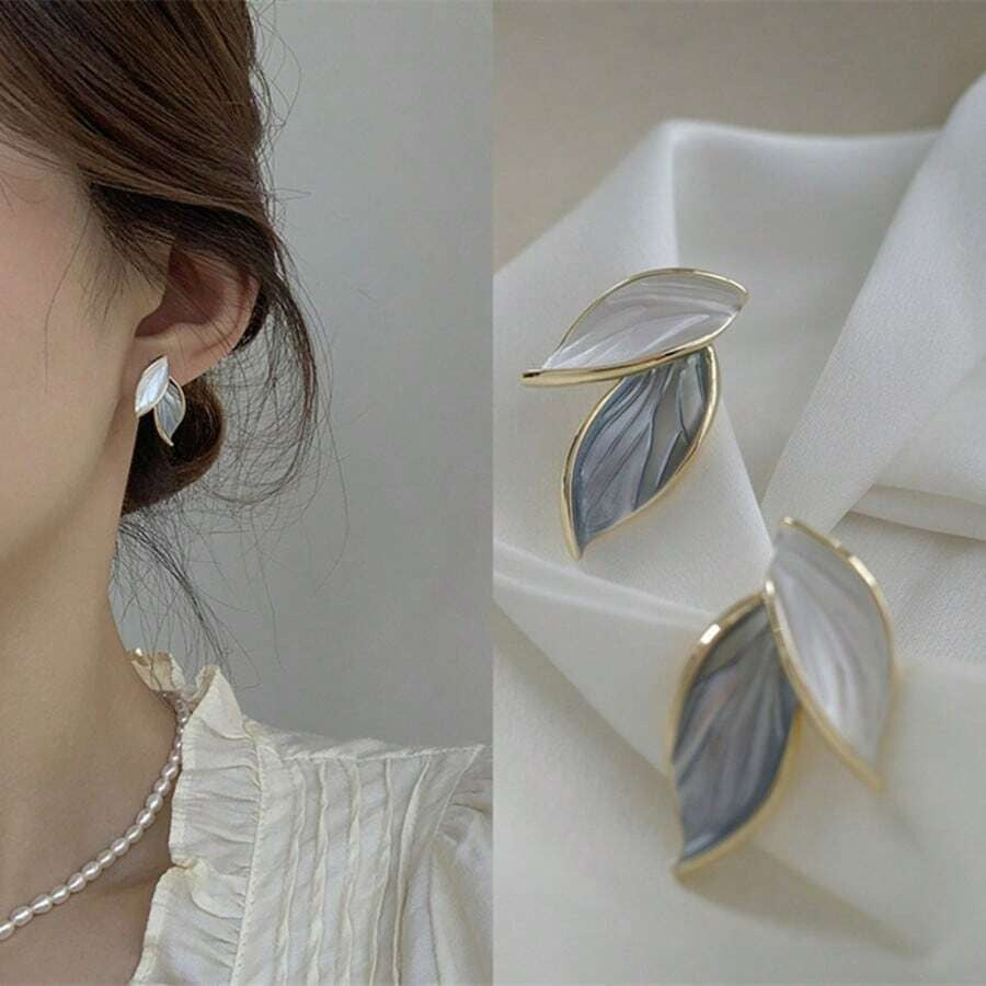 SHEIN زوج من الأقراط المنسدلة باللون الأزرق والأبيض