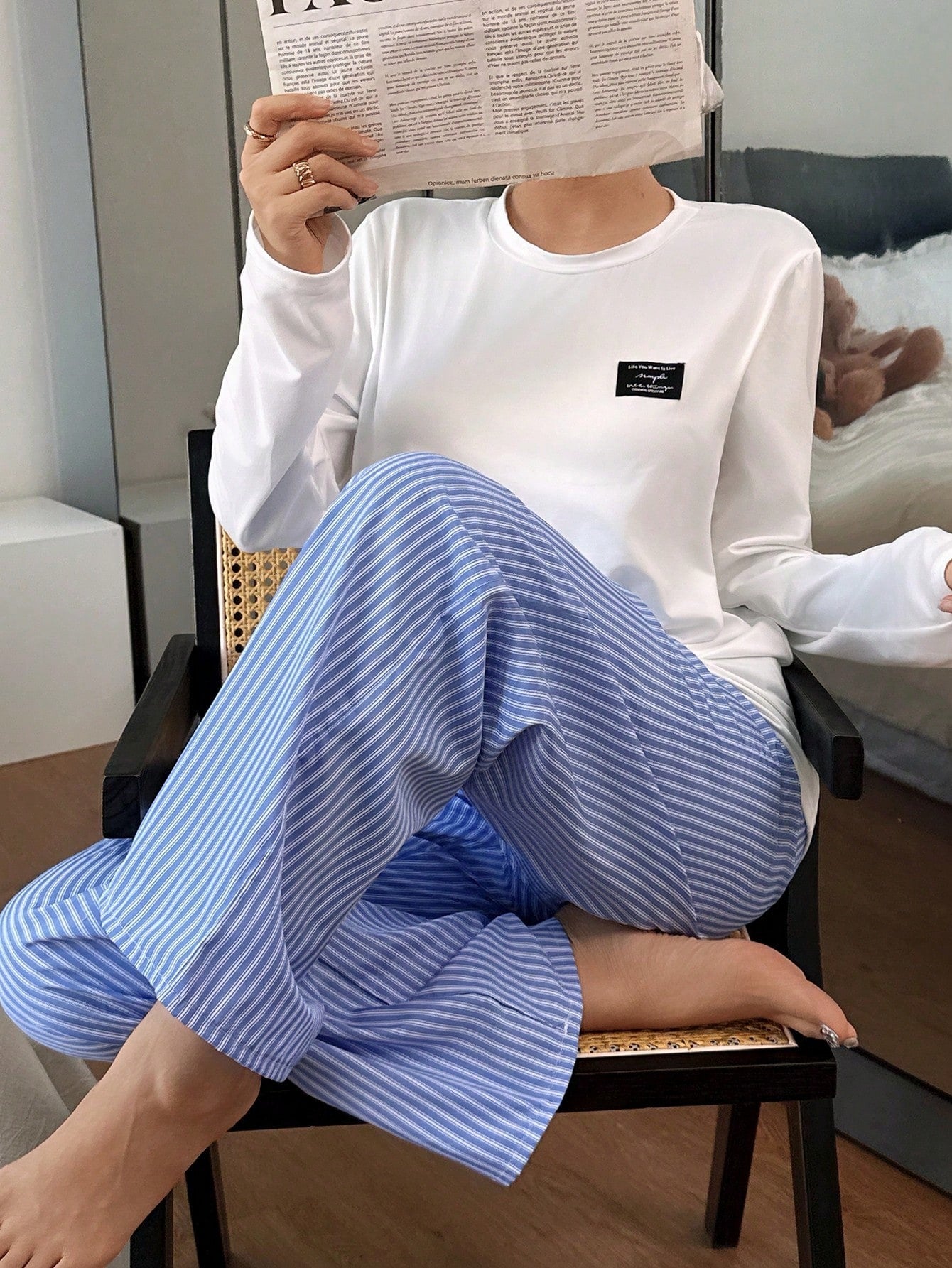 SHEIN طقم بيجاما نسائي بأكمام طويلة وطباعة حرفية وبنطال مخطط أزرق وأبيض